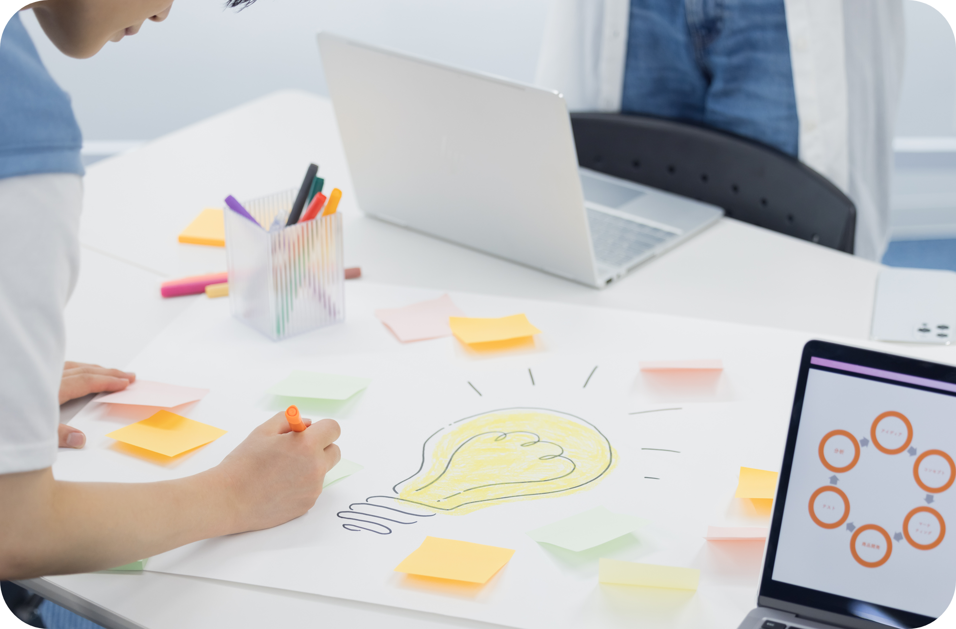 学習する学生たち